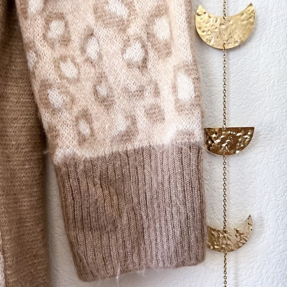 TOPSHOP Leopard Animal Print Fuzzy Knit Longline Oversized Cardigan - Picture 11 of 15